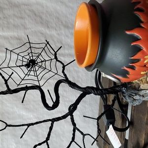 Brand new, scentsy, Hocus Pocus warmer, never used !